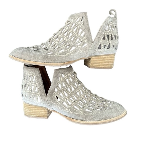 Jeffrey Campbell Boots Women's 7.5 Taggart Beige Perforated Block Heel Ankle - Picture 1 of 6